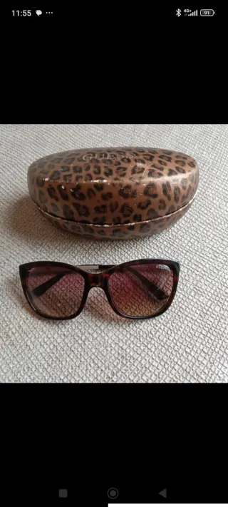Gafas de sol Guess Tortoise Rosa