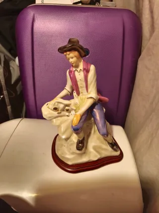 Figura de porcelana de un vaquero