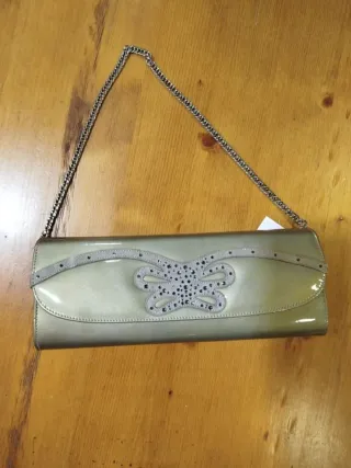 Bolso de mano verde oliva con cadena