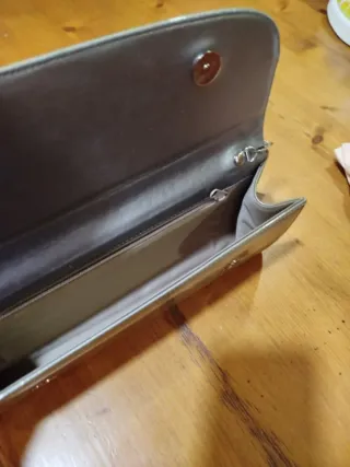 Bolso de mano verde oliva con cadena