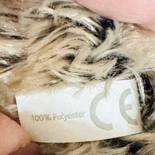 Coniglietto peluche con bandana rossa