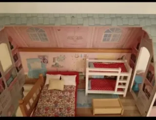 Casa de muñecas con muebles