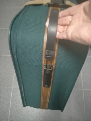 2 Maletas Verdes y Marrones