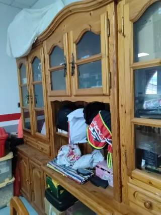 Mueble de comedor rústico de madera