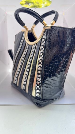 Bolso de dama negro y dorado