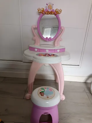 Tocador de Princesas Disney con Taburete