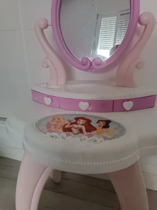 Tocador de Princesas Disney con Taburete