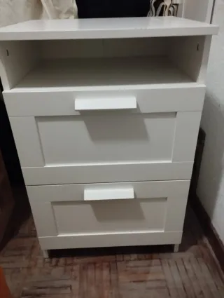 Mobile bianco in legno con cassetti