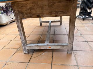 Mesa rústica de madera