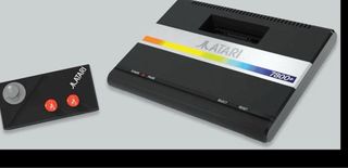 Atari 7800+ con Crystal Quest y mando