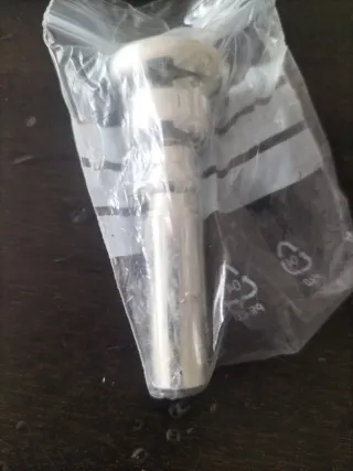 Boquilla de corneta plateada