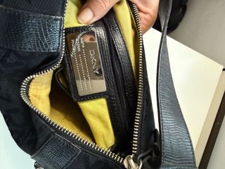 Bolso DKNY negro con cartera