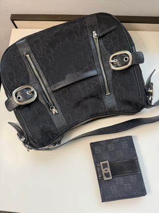 Bolso DKNY negro con cartera