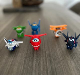 Torre de Control Super Wings + 6 Figuras
