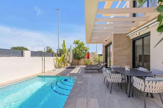 Chalet en venta en La Siesta - El Salado - Torreta en Torrevieja