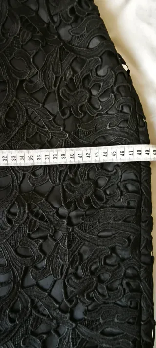 Falda de encaje negro
