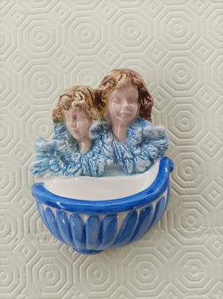 Acquasantiera ceramica con angeli