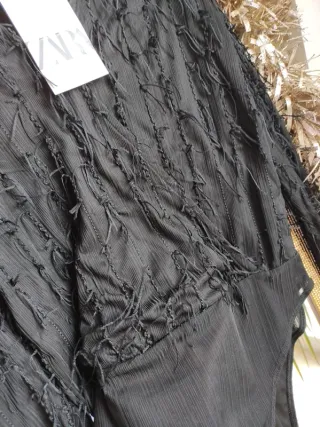 Body negro ZARA flecos escote pico fiesta evento