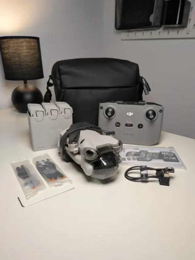 DJI Mini 4 Pro Fly More Combo