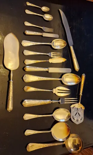 Posate in alpaca con finitura argentata