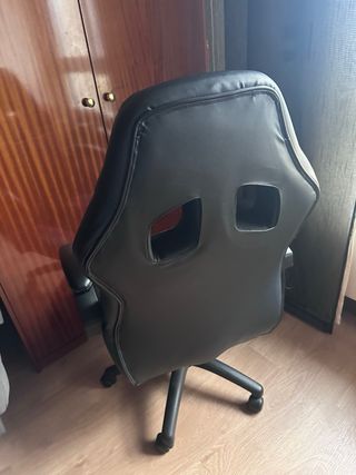 Silla de escritorio negra y rosa