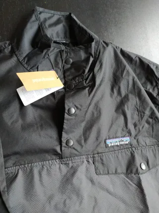 Chubasquero Patagonia Talla M Negro/Gris