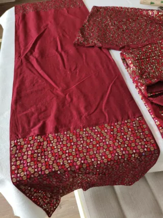 4 Caminhos de Mesa + 2 Fronhas Dourado/Vermelho