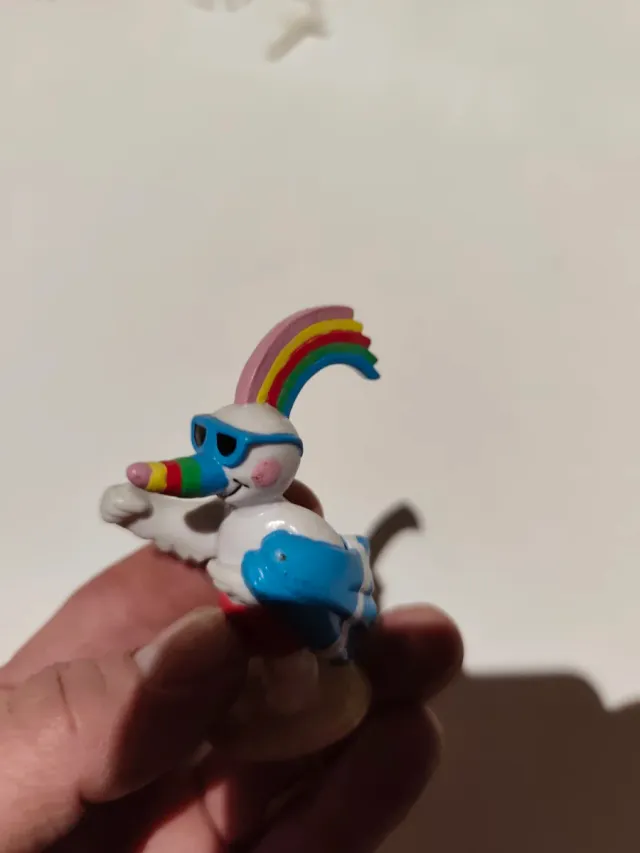 Muñeco Curro con arcoíris y traje azul