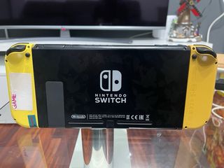 Nintendo Switch Edición  Pokémon let’s go Pikachu.