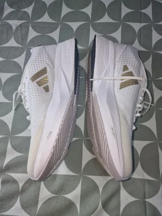 Zapatilla Adidas Adizero SL ID6934 Blanca Dorada