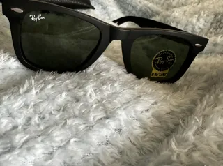 Nuovi Occhiali da sole Ray-Ban verde opaco