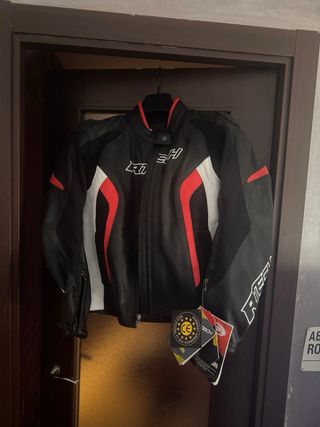 Chaqueta piel moto mujer xxl equivale a una xl
