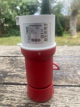 Clavija Trifásica Schneider PKE32M434 32A IP44