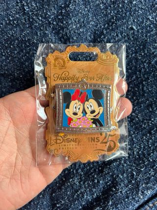 Pin Disney Happily Ever After Mickey & Minnie