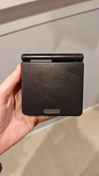 Nintendo Game Boy Advance SP Negra + Cargador