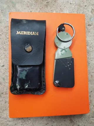 Meridian Funda y Llavero Brújula
