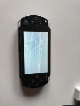PSP 1000 Negra + Altavoz + Juegos