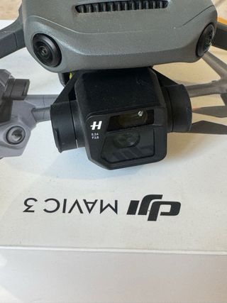 DJI Mavic 3 Drone + 2 Baterías