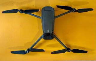 DJI Mavic 3 Drone + 2 Baterías
