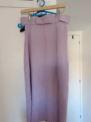 Conjunto Mango falda y cárdigan lila