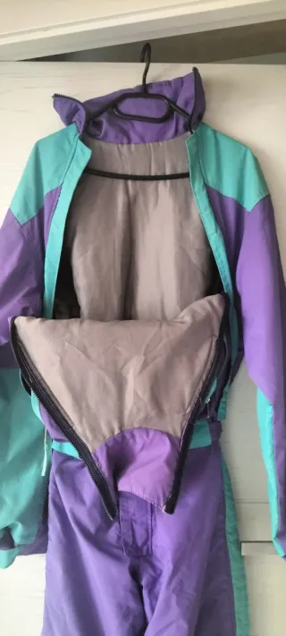 Mono de esquí profesional púrpura y turquesa