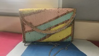 Bolsos gris, multicolor y blanco