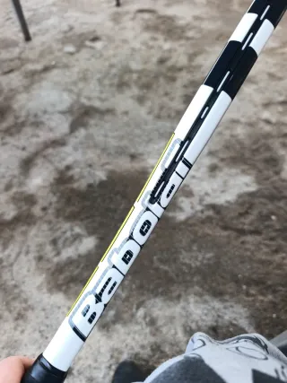 Raqueta de tenis Babolat con funda