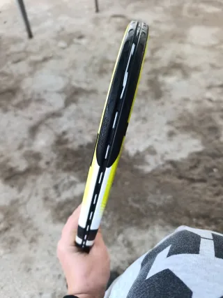 Raqueta de tenis Babolat con funda