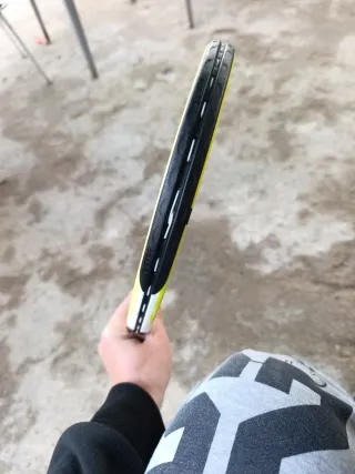 Raqueta de tenis Babolat con funda