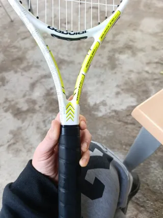 Raqueta de tenis Babolat con funda