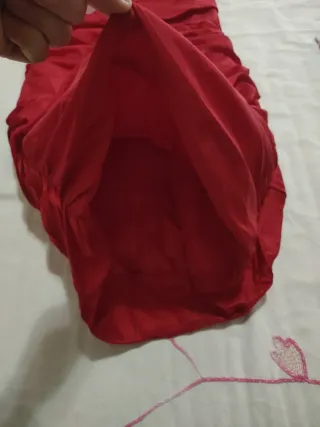 Vestido de fiesta rojo con pedrería