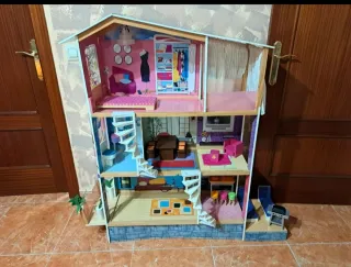 Casa de muñecas de madera