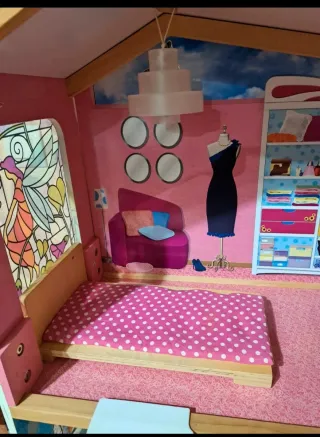 Casa de muñecas de madera