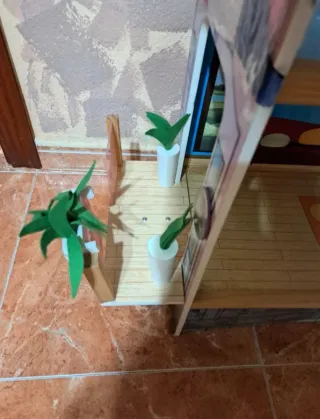 Casa de muñecas de madera